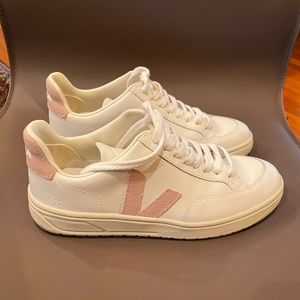 VEJA V-12 Leather White Babe Size 7